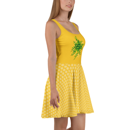 Robe patineuse jaune tournesol sans manches avec illustration de plante grimpante Ficus Pumila sur le buste et jupe à motif floral blanc 