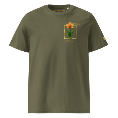 T-shirt vert en coton biologique avec un imprimé "pocket print" représentant une orchidée Orchidaceae détaillée dans un cadre doré avec le logo VIROR.